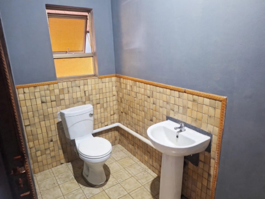 4 Bedroom Property for Sale in Nieuw Muckleneuk Gauteng