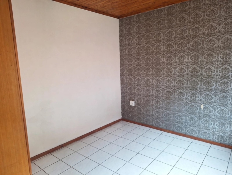 4 Bedroom Property for Sale in Nieuw Muckleneuk Gauteng