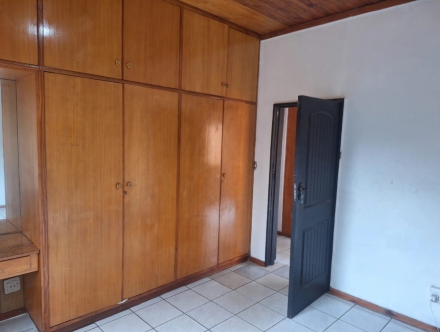 4 Bedroom Property for Sale in Nieuw Muckleneuk Gauteng