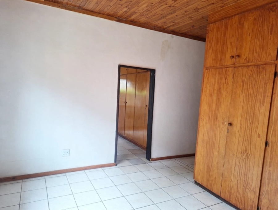 4 Bedroom Property for Sale in Nieuw Muckleneuk Gauteng