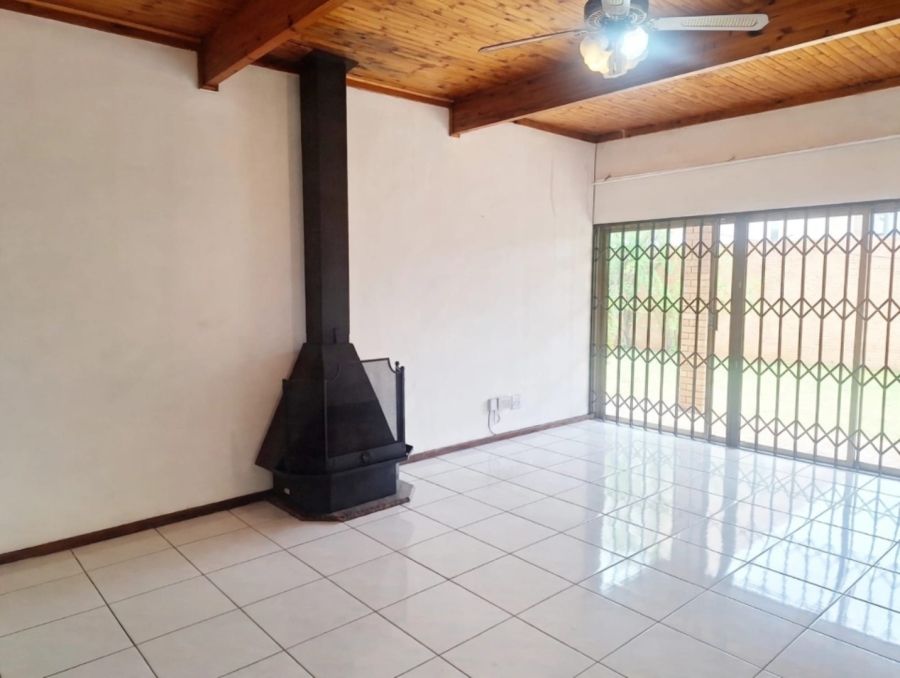 4 Bedroom Property for Sale in Nieuw Muckleneuk Gauteng