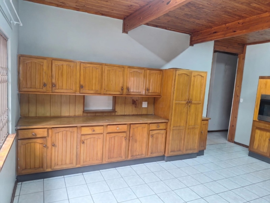 4 Bedroom Property for Sale in Nieuw Muckleneuk Gauteng