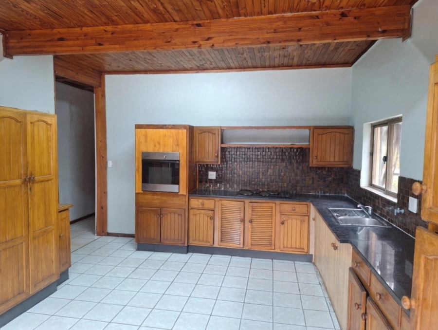 4 Bedroom Property for Sale in Nieuw Muckleneuk Gauteng