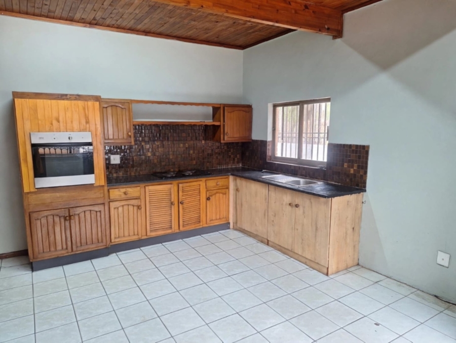 4 Bedroom Property for Sale in Nieuw Muckleneuk Gauteng