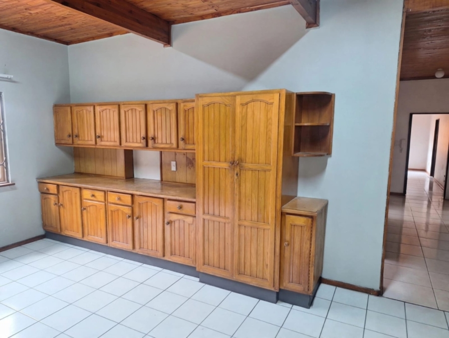 4 Bedroom Property for Sale in Nieuw Muckleneuk Gauteng