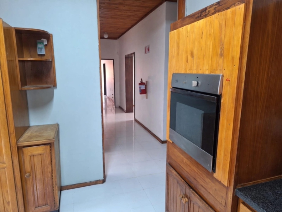 4 Bedroom Property for Sale in Nieuw Muckleneuk Gauteng