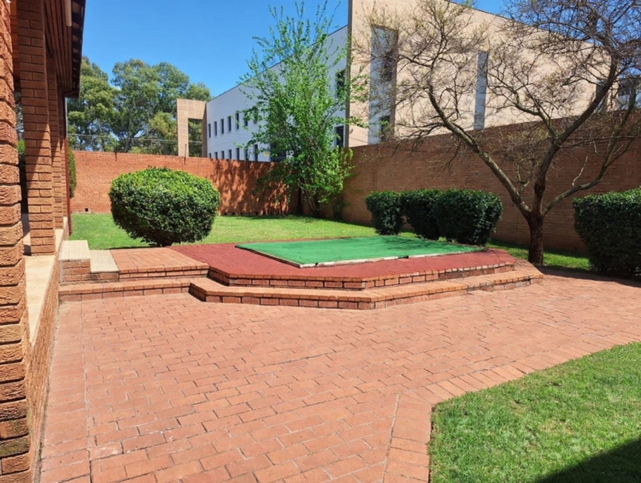 4 Bedroom Property for Sale in Nieuw Muckleneuk Gauteng