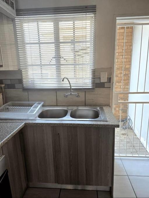 To Let 2 Bedroom Property for Rent in Noordwyk Gauteng