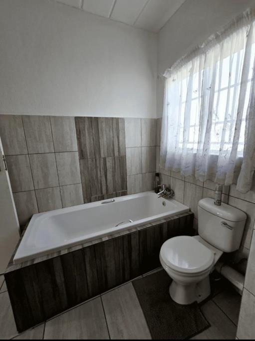 To Let 2 Bedroom Property for Rent in Noordwyk Gauteng