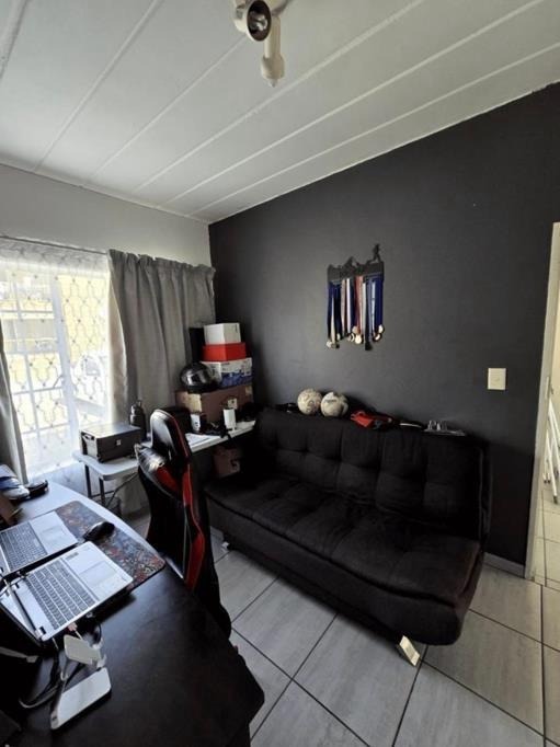 To Let 2 Bedroom Property for Rent in Noordwyk Gauteng