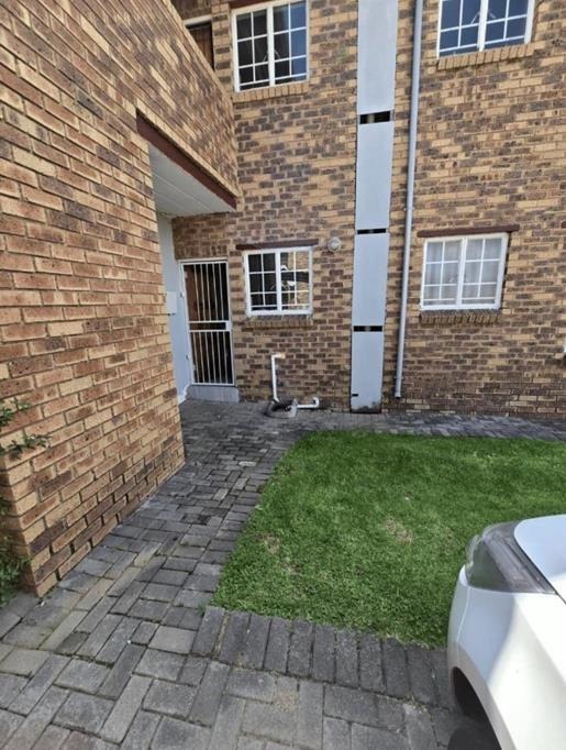 To Let 2 Bedroom Property for Rent in Noordwyk Gauteng