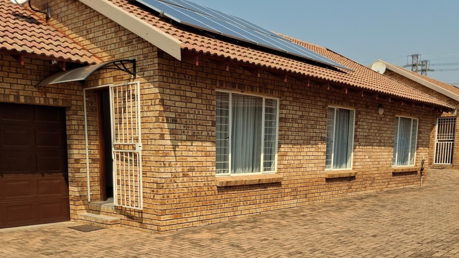 3 Bedroom Property for Sale in New Redruth Gauteng