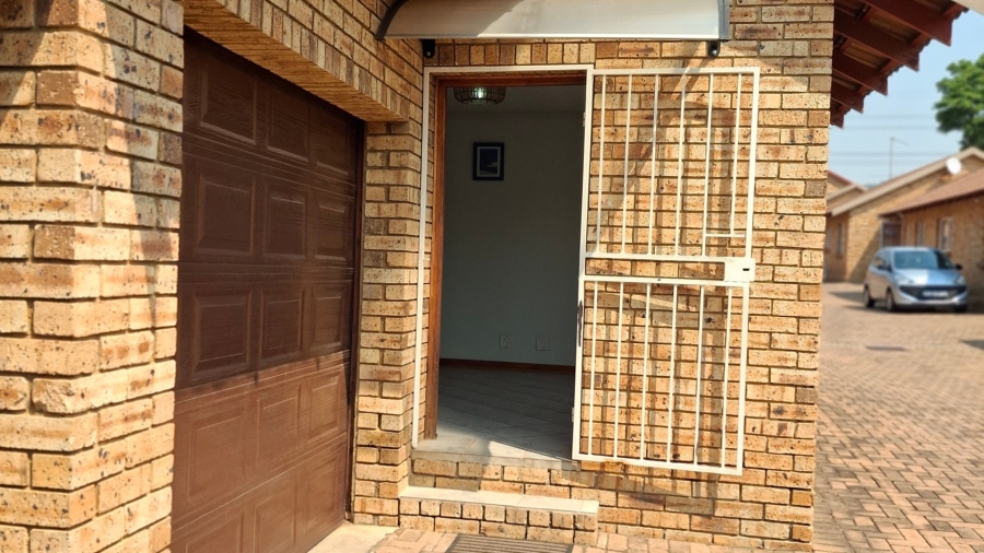 3 Bedroom Property for Sale in New Redruth Gauteng