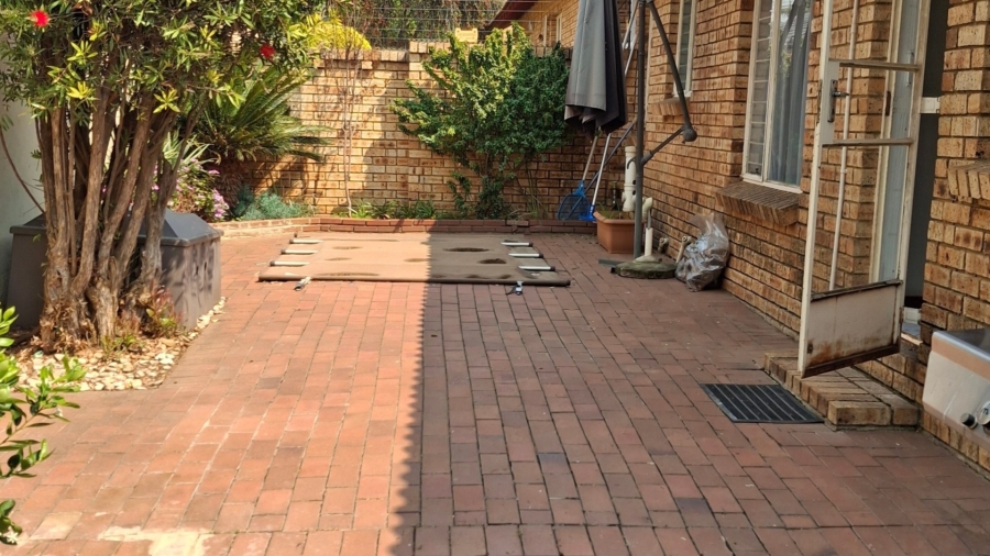 3 Bedroom Property for Sale in New Redruth Gauteng