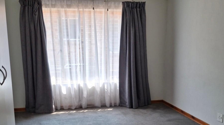 3 Bedroom Property for Sale in New Redruth Gauteng