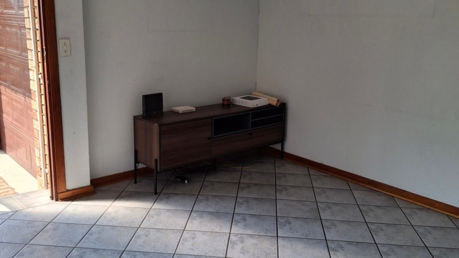 3 Bedroom Property for Sale in New Redruth Gauteng