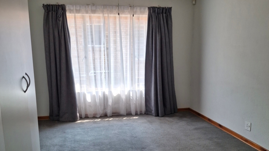 3 Bedroom Property for Sale in New Redruth Gauteng