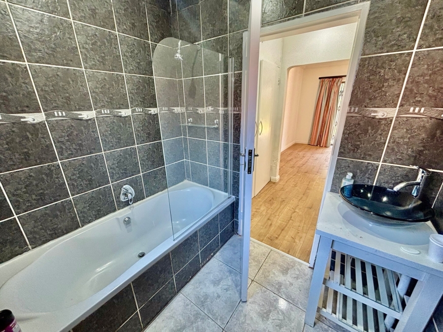 To Let 3 Bedroom Property for Rent in Morningside Gauteng