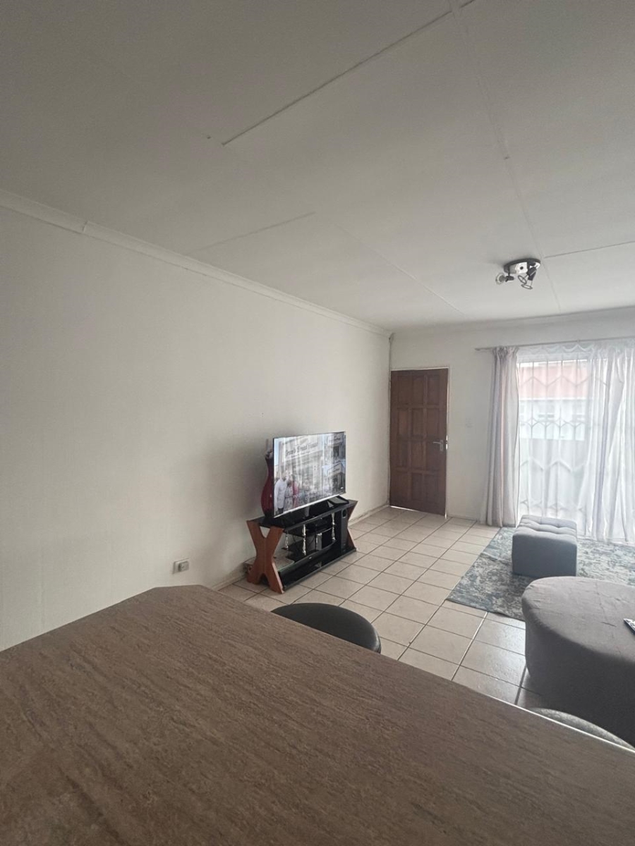 To Let 2 Bedroom Property for Rent in Vorna Valley Gauteng