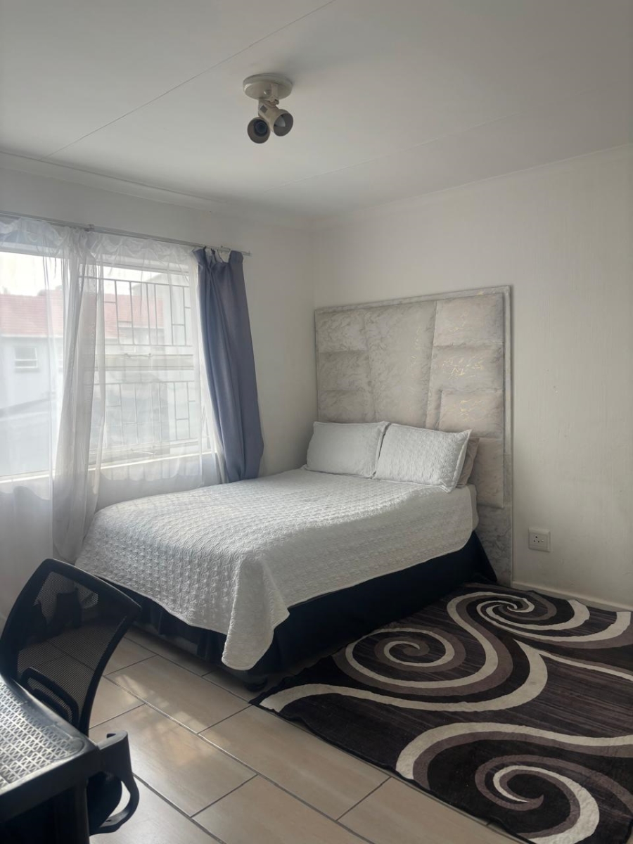 To Let 2 Bedroom Property for Rent in Vorna Valley Gauteng