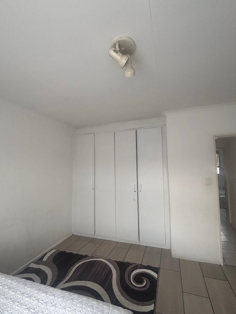 To Let 2 Bedroom Property for Rent in Vorna Valley Gauteng