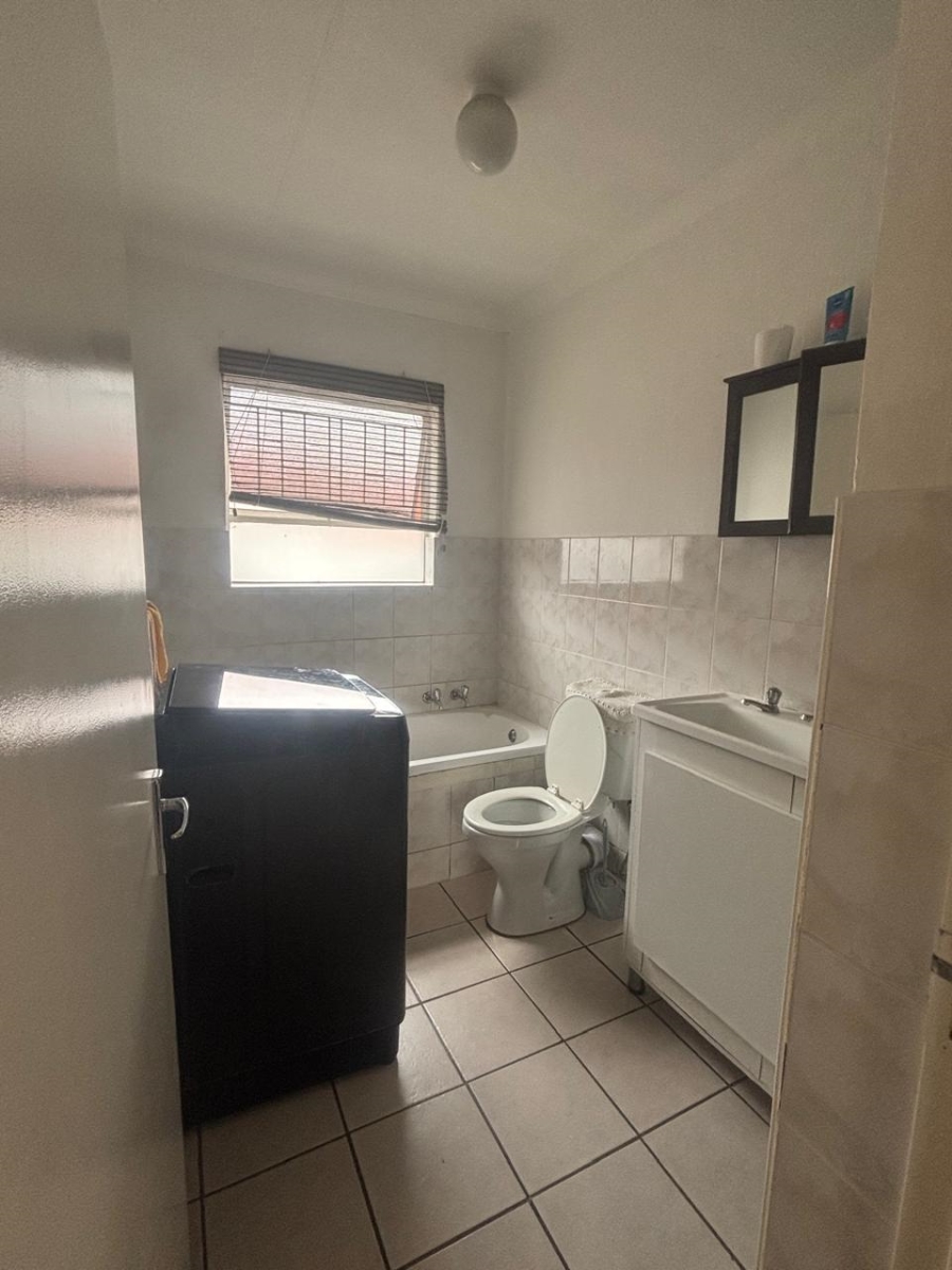 To Let 2 Bedroom Property for Rent in Vorna Valley Gauteng