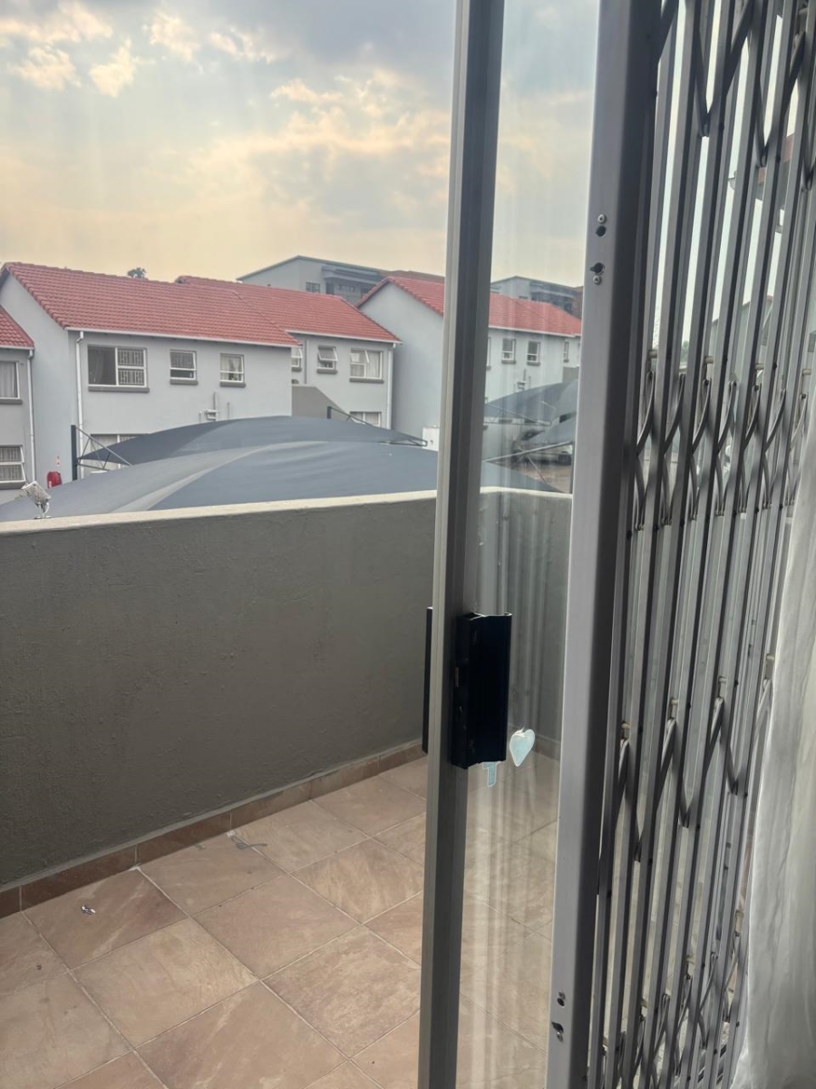 To Let 2 Bedroom Property for Rent in Vorna Valley Gauteng