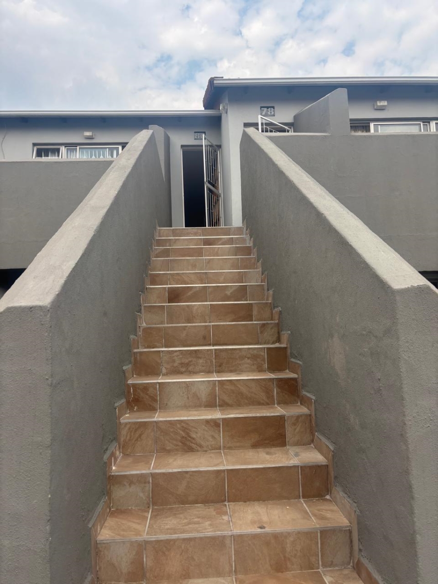 To Let 2 Bedroom Property for Rent in Vorna Valley Gauteng