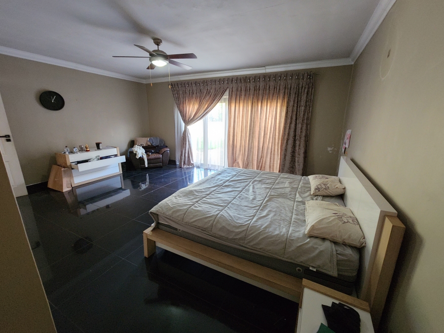 5 Bedroom Property for Sale in Flora Gardens Gauteng