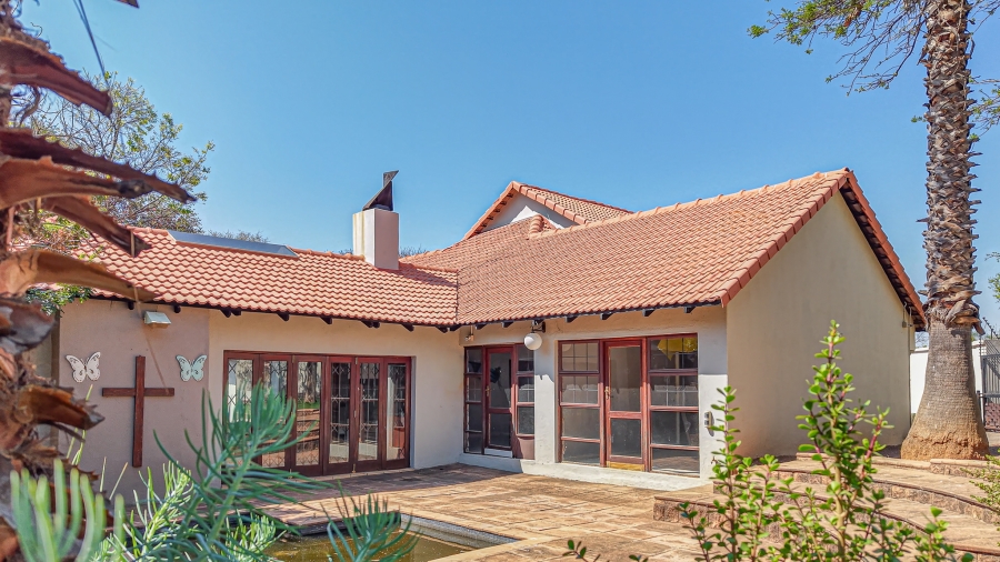 To Let 4 Bedroom Property for Rent in Garsfontein Gauteng