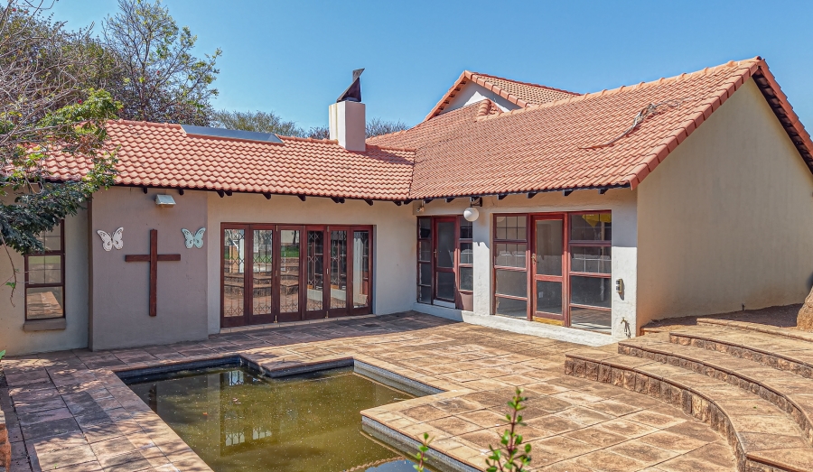 To Let 4 Bedroom Property for Rent in Garsfontein Gauteng