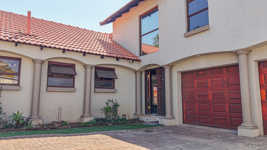 To Let 4 Bedroom Property for Rent in Garsfontein Gauteng