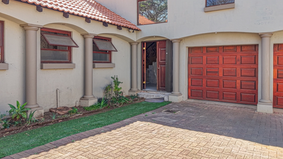 To Let 4 Bedroom Property for Rent in Garsfontein Gauteng
