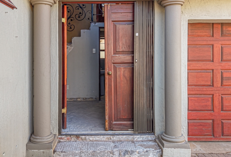 To Let 4 Bedroom Property for Rent in Garsfontein Gauteng