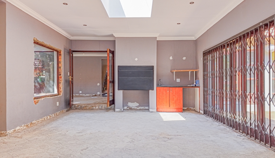 To Let 4 Bedroom Property for Rent in Garsfontein Gauteng