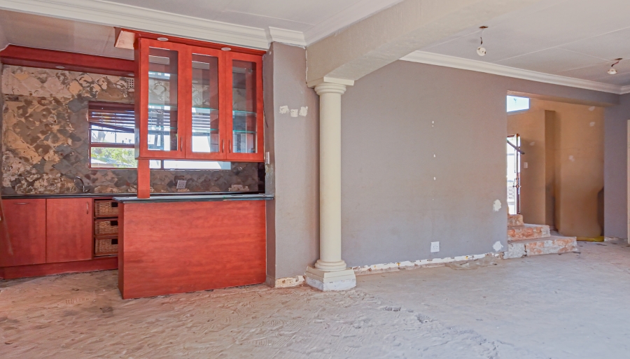 To Let 4 Bedroom Property for Rent in Garsfontein Gauteng