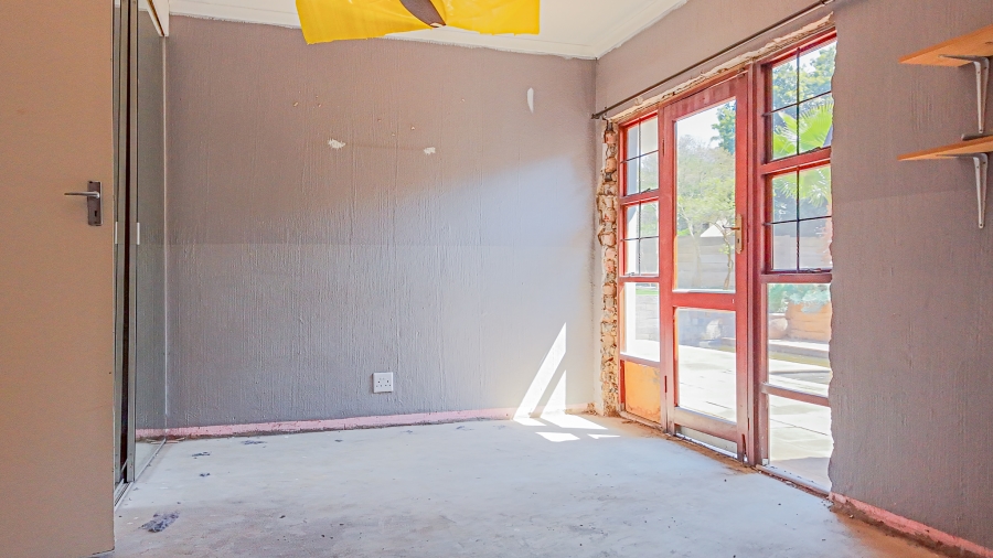 To Let 4 Bedroom Property for Rent in Garsfontein Gauteng