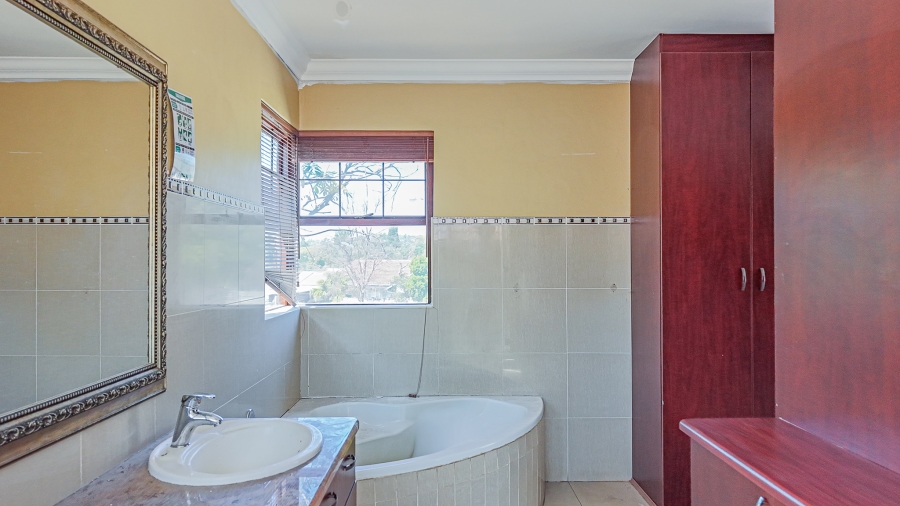 To Let 4 Bedroom Property for Rent in Garsfontein Gauteng