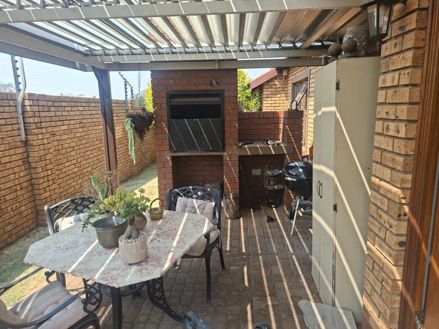 3 Bedroom Property for Sale in Willow Park Manor Gauteng