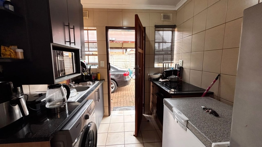3 Bedroom Property for Sale in Clayville Gauteng