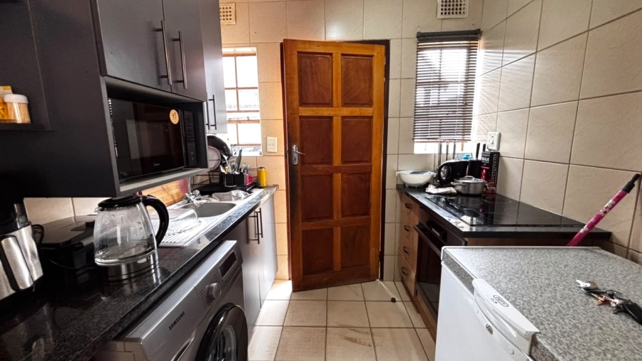 3 Bedroom Property for Sale in Clayville Gauteng