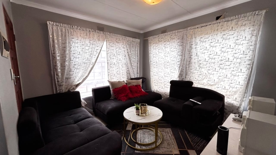 3 Bedroom Property for Sale in Clayville Gauteng