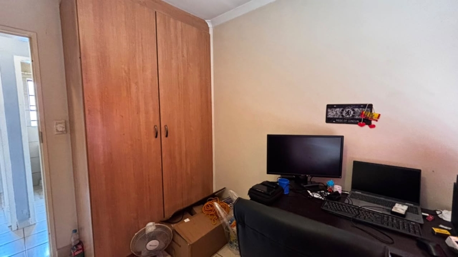 3 Bedroom Property for Sale in Clayville Gauteng