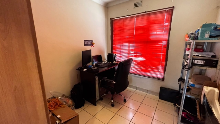 3 Bedroom Property for Sale in Clayville Gauteng