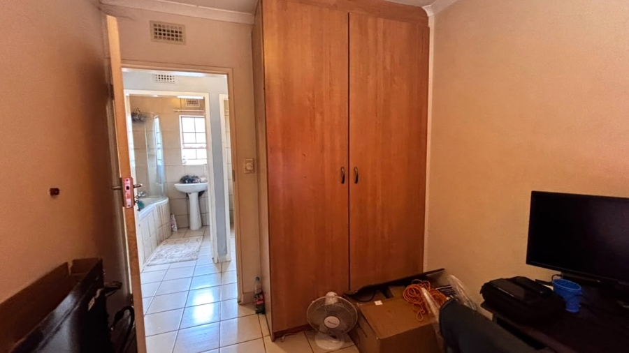 3 Bedroom Property for Sale in Clayville Gauteng