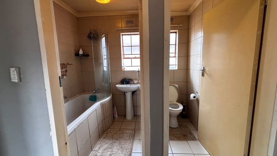 3 Bedroom Property for Sale in Clayville Gauteng