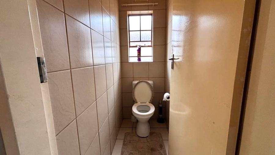 3 Bedroom Property for Sale in Clayville Gauteng