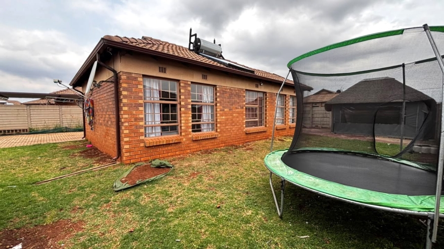 3 Bedroom Property for Sale in Clayville Gauteng