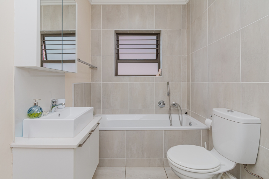 3 Bedroom Property for Sale in Barbeque Downs Gauteng