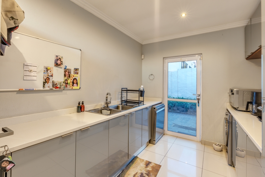 5 Bedroom Property for Sale in Douglasdale Gauteng